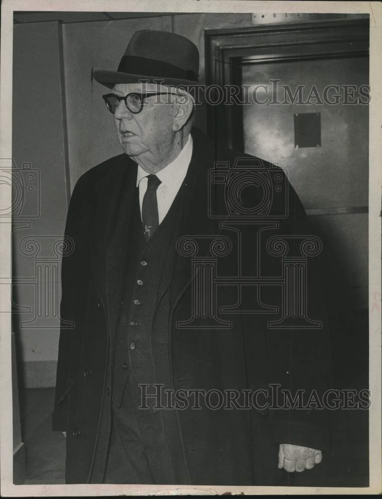 1965 Judge James W Liddle arrives at the courthouse - Historic Images