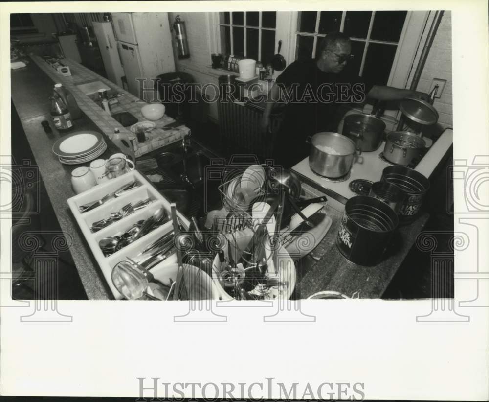 1993 Charles Ware makes dinner at Albany, New York homeless shelter - Historic Images