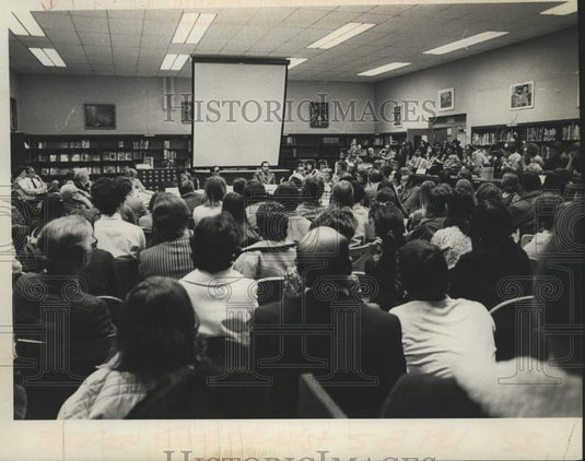 1973  Crowd fills library for Shenendehowa NY School Board meeting - Historic Images