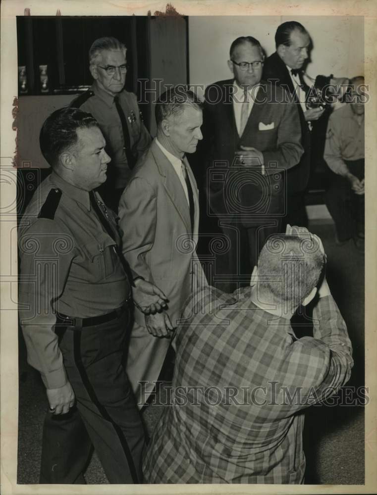 1964 Press Photo Harold P. Lin escorted by police outside Albany, NY courthouse - Historic Images