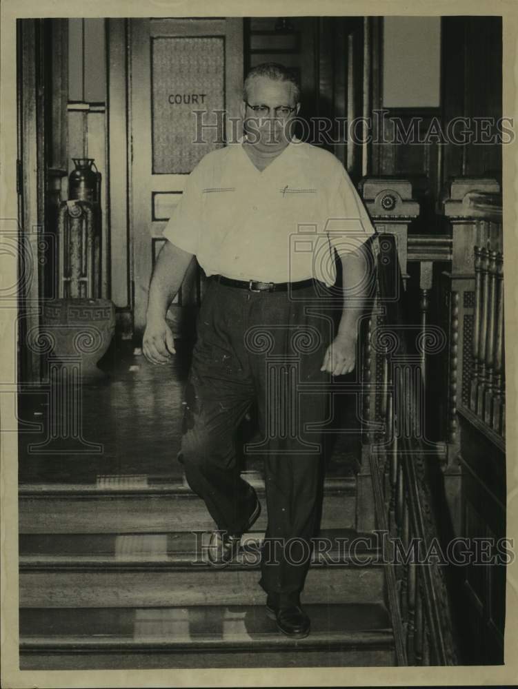 1960 Press Photo Morgan D. Ryan on steps outside New York courtroom - Historic Images