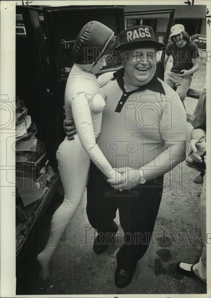 1975 John &quot;Rags&quot; Kyba dances with inflatable doll in New York - Historic Images