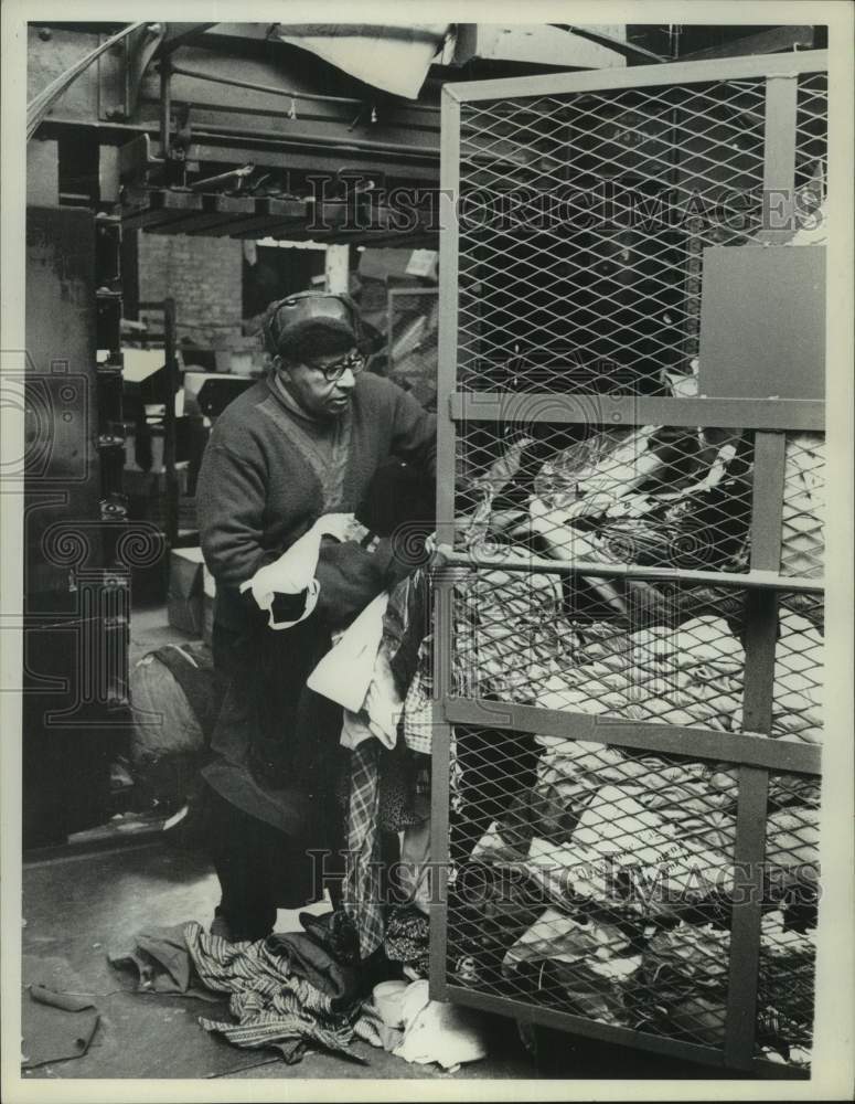 Press Photo Douglas Wenstrom sorts donations at Salvation Army in New York - Historic Images