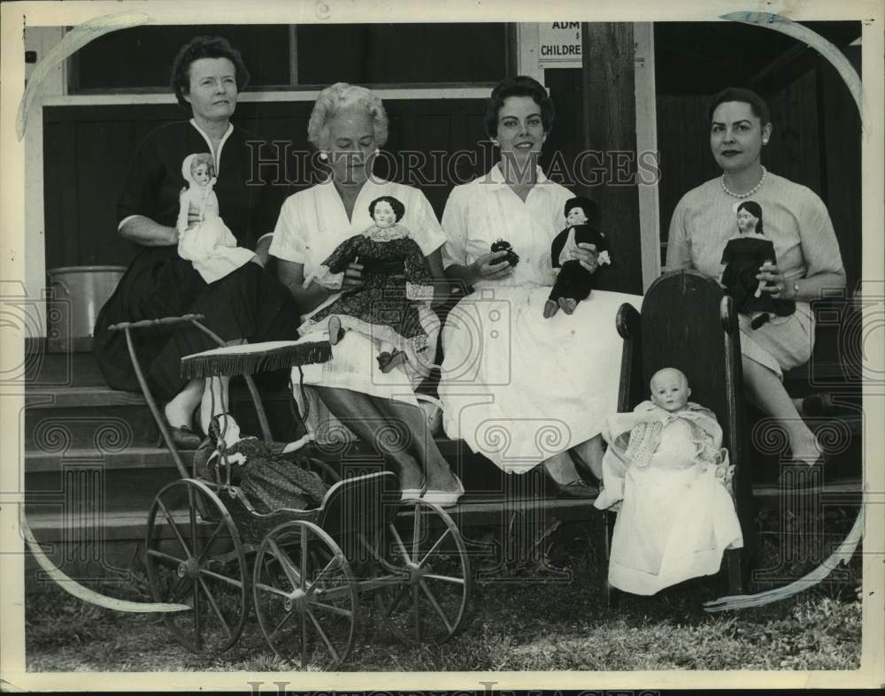 1961 Press Photo Women show off antique dolls in New York - Historic Images