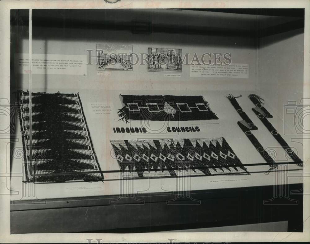 1967 Onondaga Indians wampum display in New York - Historic Images