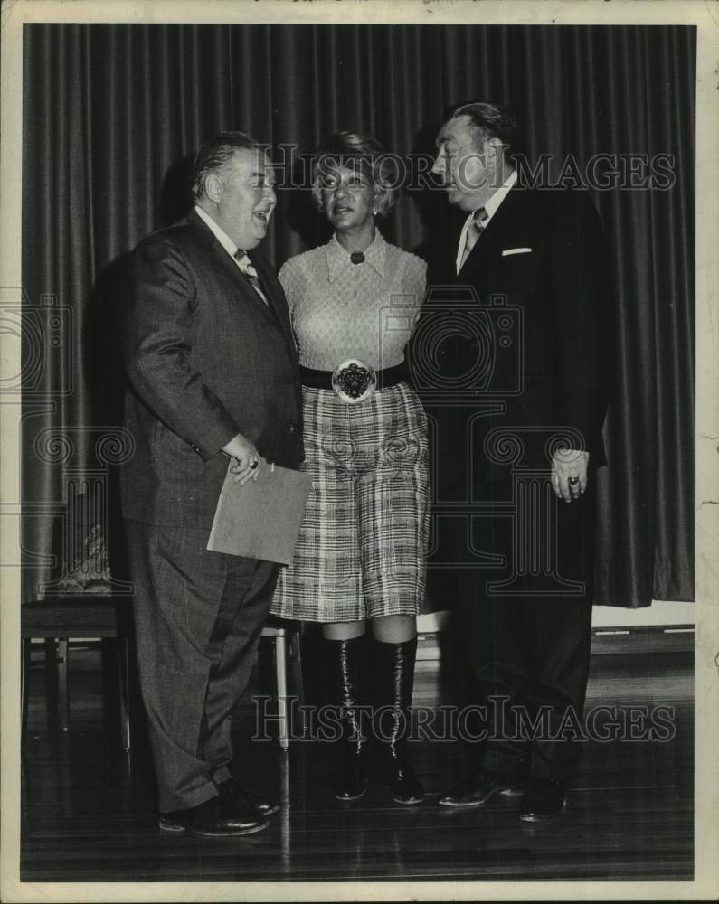 1972 Russell Oswald, Ersa Postor, & William Kirwan in New York - Historic Images