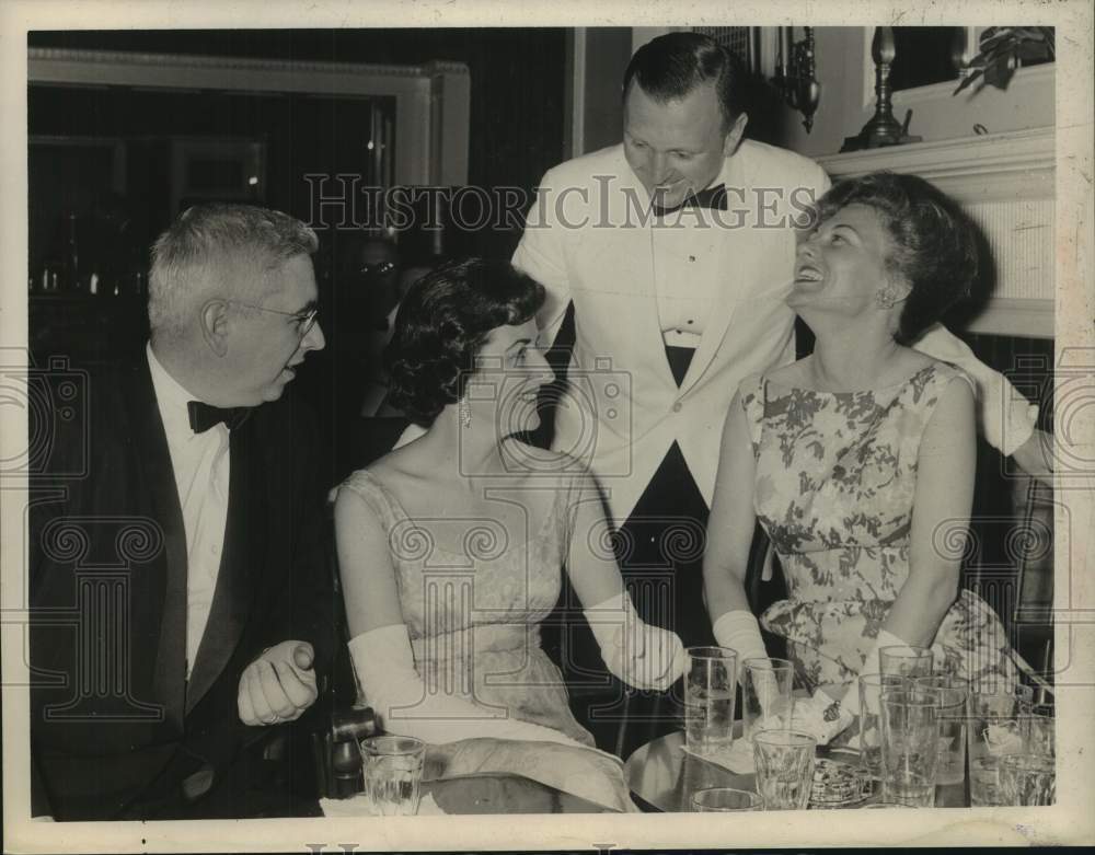 1964 Socialite couples enjoy drinks together in Albany, New York - Historic Images