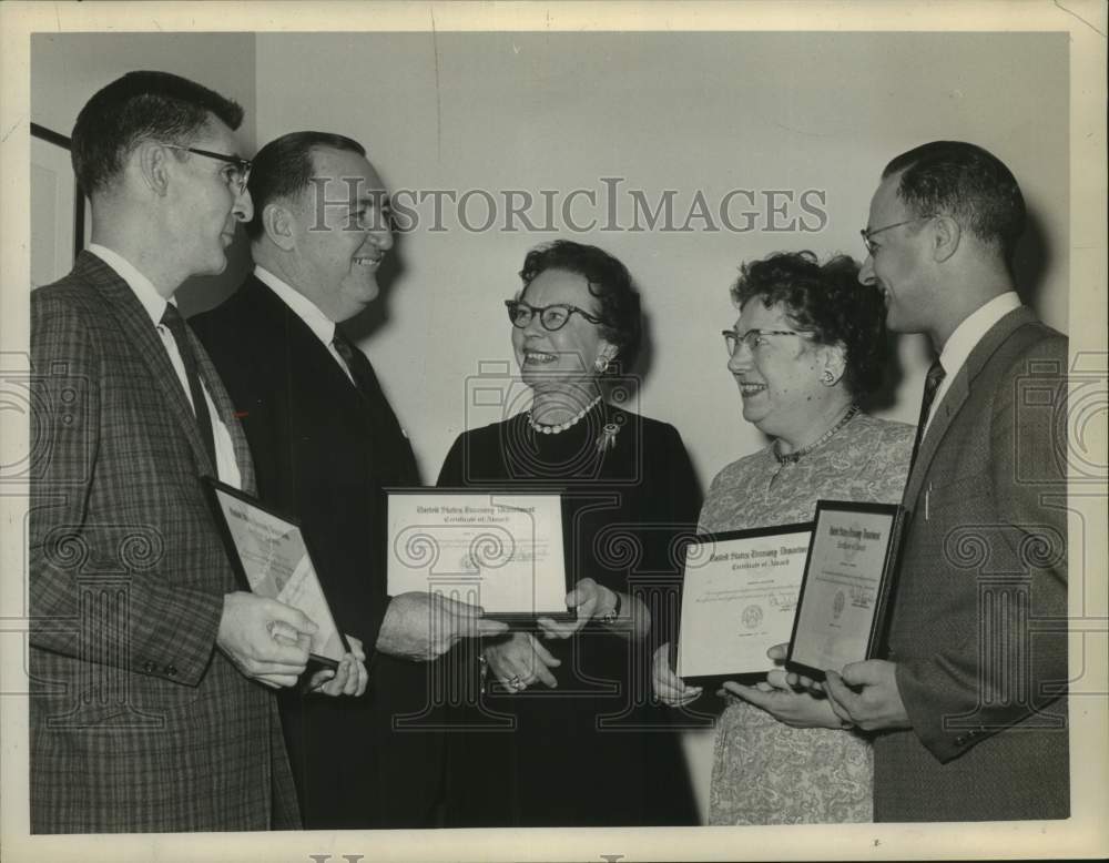 1963 Press Photo Internal Revenue Service awards presentation, Albany, New York - Historic Images