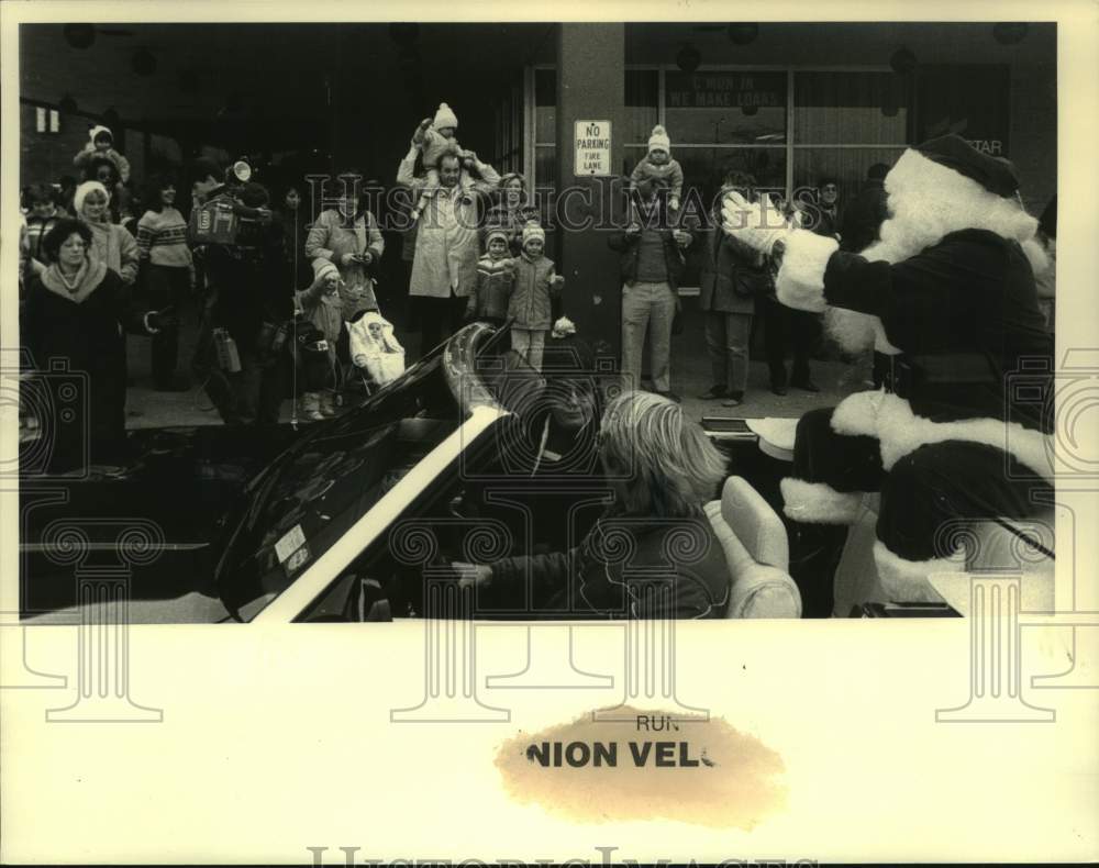 1985 Santa Claus arrives at mall in Colonie, New York - Historic Images