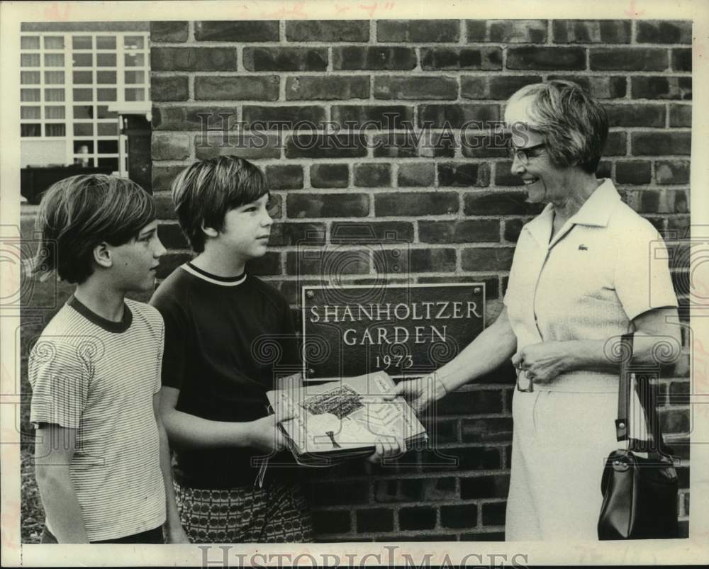 1973 Schodack, New York students present plague to garden&#39;s namesake - Historic Images