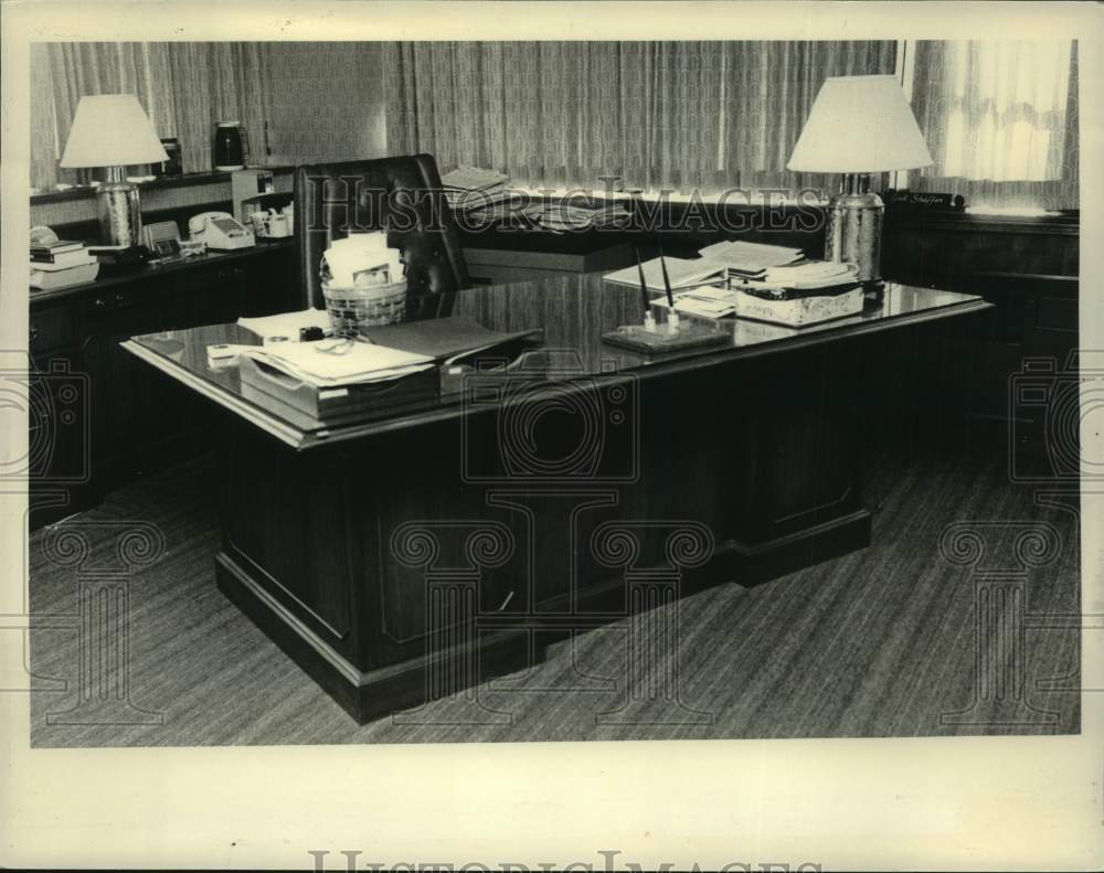 Press Photo Desk in office of Gail Shaffer, Secretary of State, New York - Historic Images