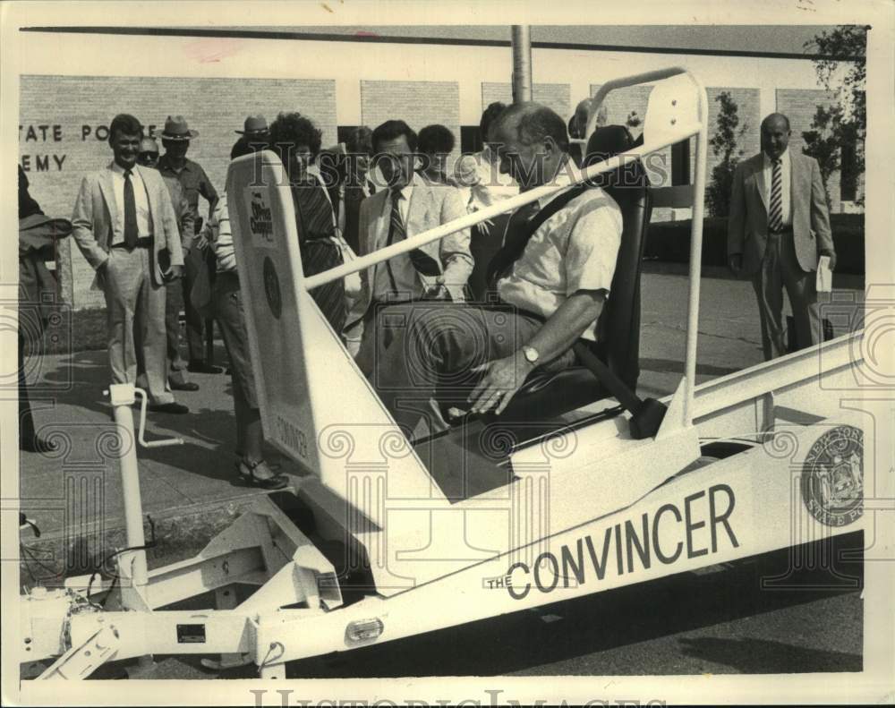 1984 NY State Police Superintendent demonstrates Convincer machine - Historic Images