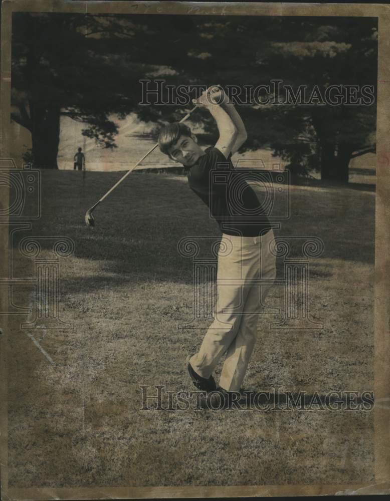 Golfer Dick Jordan poses for photo on New York golf course - Historic Images