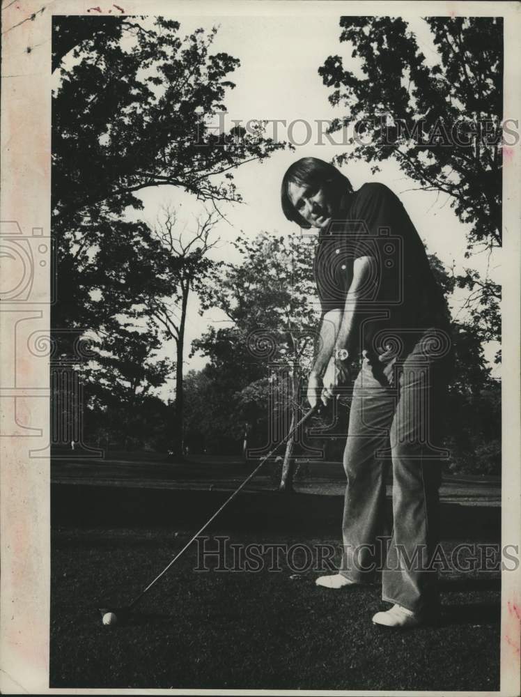 Press Photo Ralph Montoya during round of golf in Albany, New York - tua28865- Historic Images