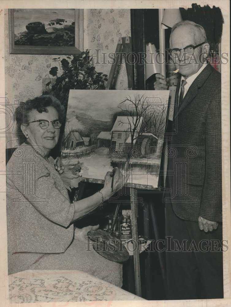 1965 Mr. &amp; Mrs. Nelson J. Lundberg, Sr. with painting in New York - Historic Images