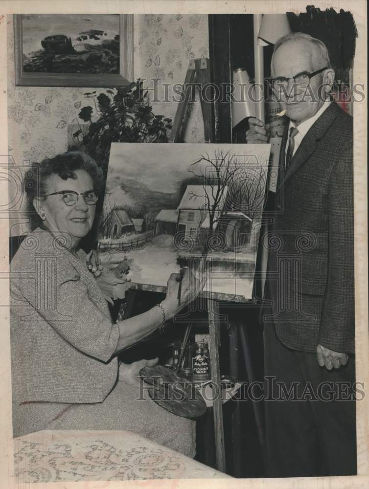 1965 Mr. & Mrs. Nelson J. Lundberg, Sr. with painting in New York - Historic Images