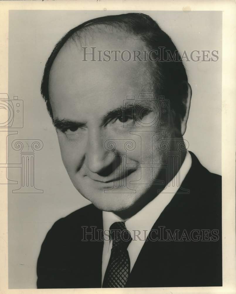 1962 Press Photo Humorist and actor Eli Mintz sits for portrait - Historic Images