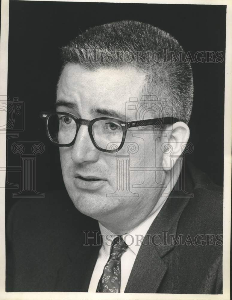 1969 Press Photo Niagara New York basketball coach Frank Leyden poses for photo- Historic Images