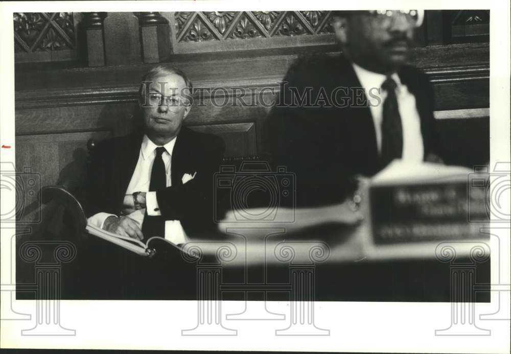 1994 Lieutenant Governor Stanley Lundine at State Capitol in Albany - Historic Images
