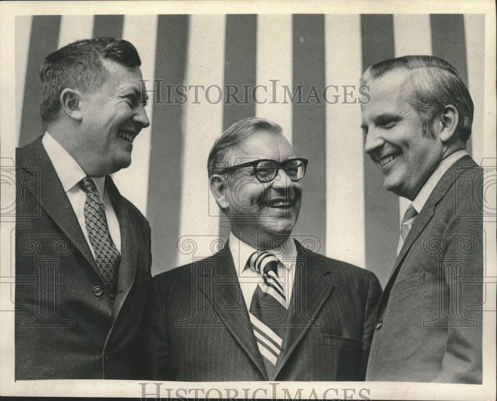 1971 Press Photo New York politicians at cocktail party in Albany, New York - Historic Images