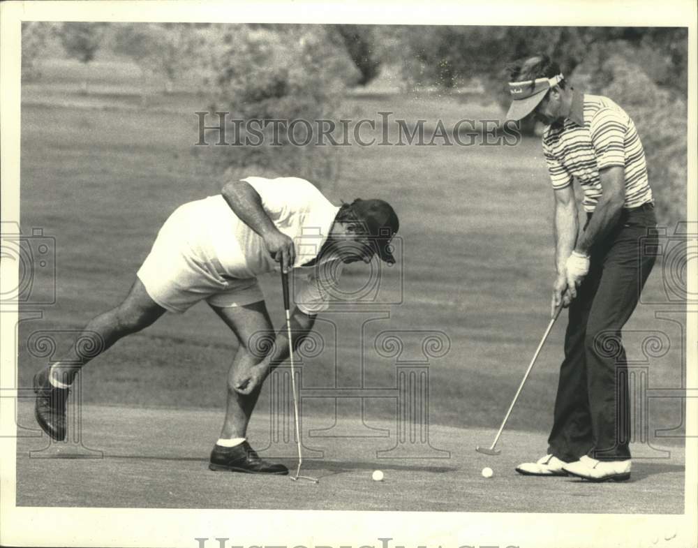 Press Photo Nick Lambras with Dick Savers on golf course green in New York - Historic Images
