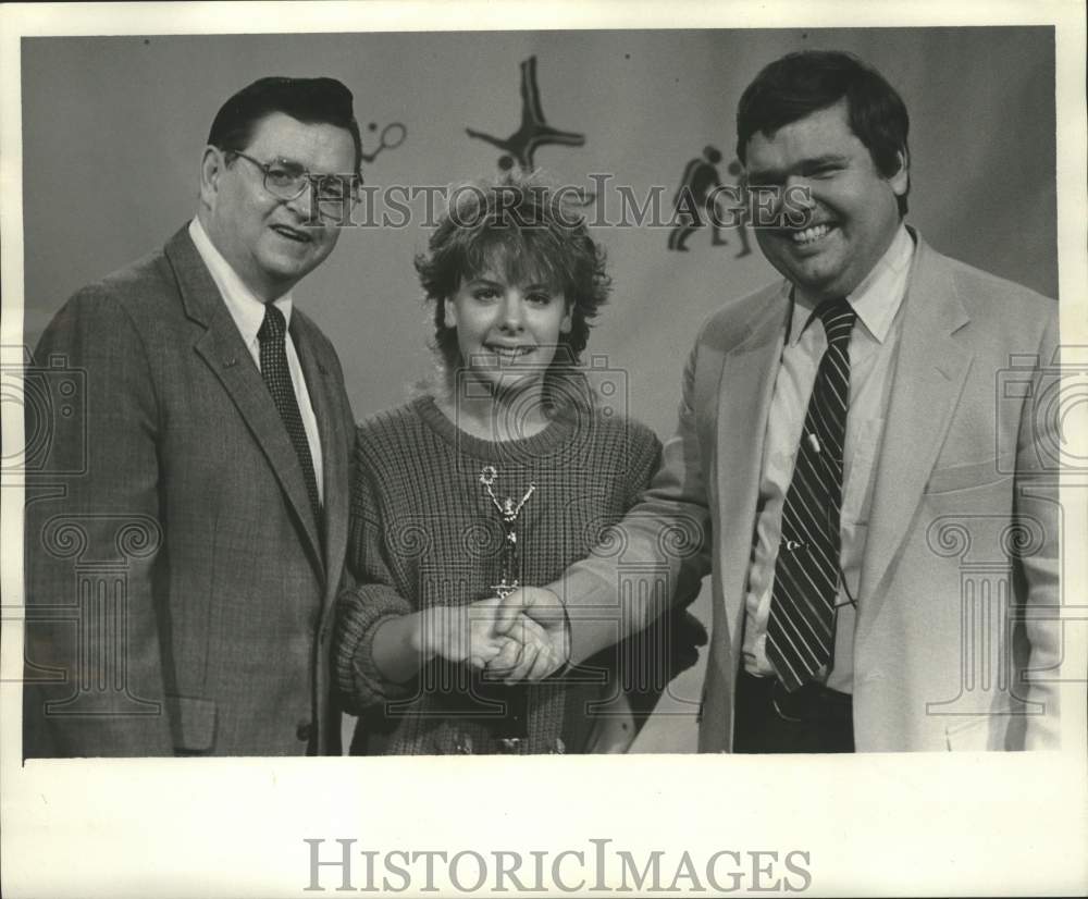 John Keenan & John Thomas honor Lisa Daniels with award in New York - Historic Images