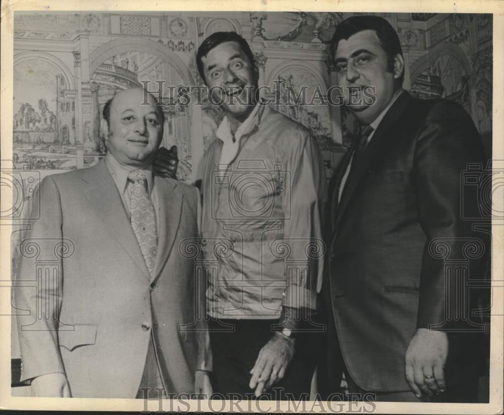 1971 Press Photo James A Amendola, actor Jerry Lewis and Celestino Caruso smile - Historic Images