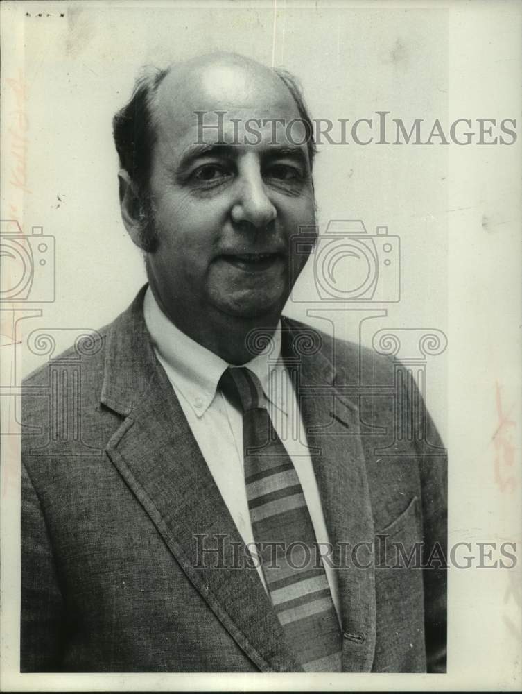 1974 Press Photo Richard Magner, head of FEA's Albany, New York Area office - Historic Images
