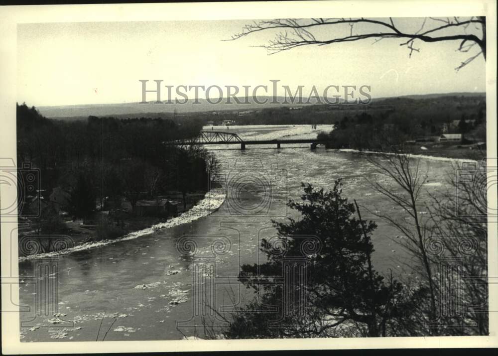1985 Ice breaking up on the Mohawk River in Rexford, New York - Historic Images