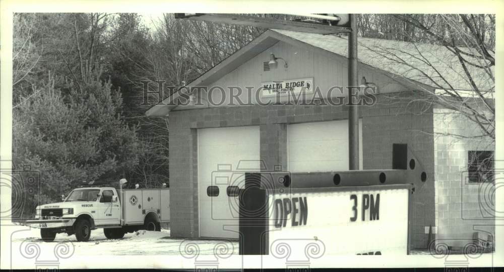 1992 Press Photo Restaurant sign in front of Fire Station in Malta, New York- Historic Images