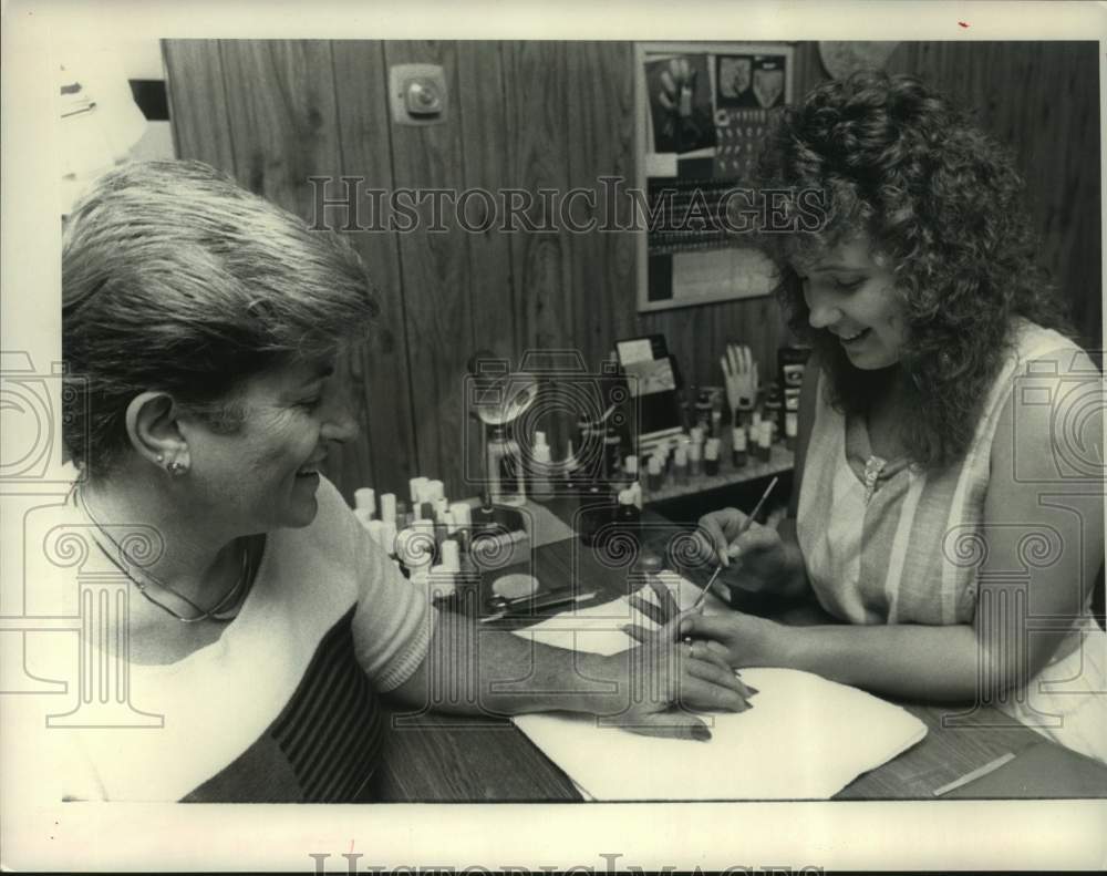 Manicurist paints customer's nails in New York salon - Historic Images