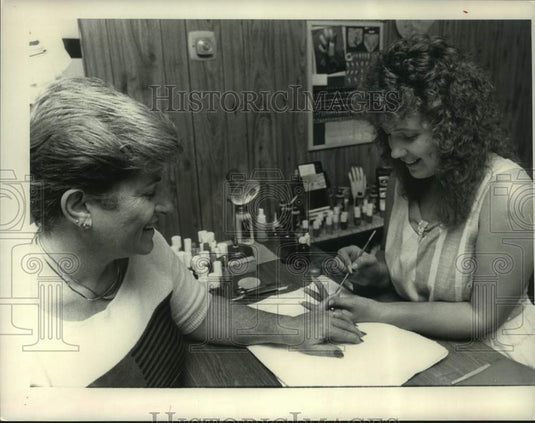 Manicurist paints customer's nails in New York salon - Historic Images