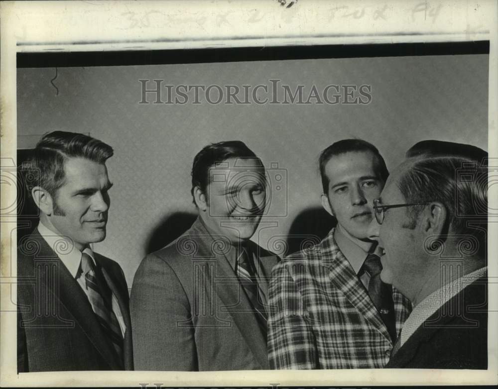 1972 Press Photo Mohawk-Hudson River Humane Society officials meet in New York - Historic Images