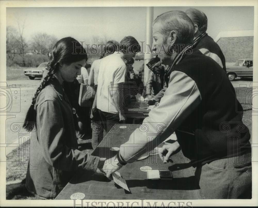 1973 Walkers stop at Checkpoint #2 during March of Dimes Walkathon - Historic Images
