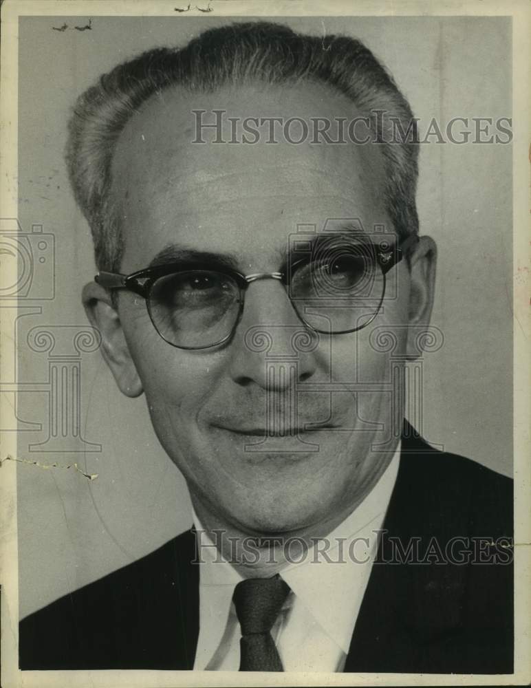 Press Photo Thompson K Moffat, new staff member at Hollis Realty - Historic Images