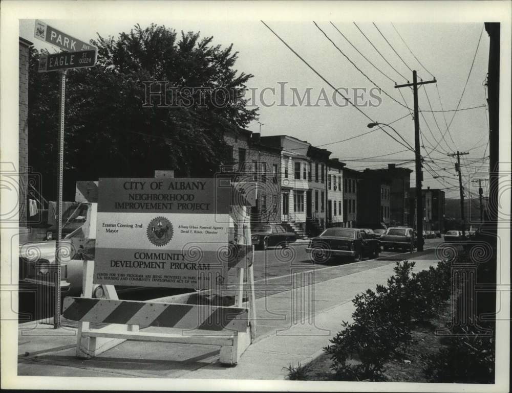 1981 Press Photo Redevelopment sign in Mansions neighborhood, Albany, New York- Historic Images