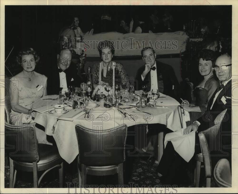 1965 Press Photo Attendees at Big Game Trophy Award dinner, Las Vegas, Nevada - Historic Images