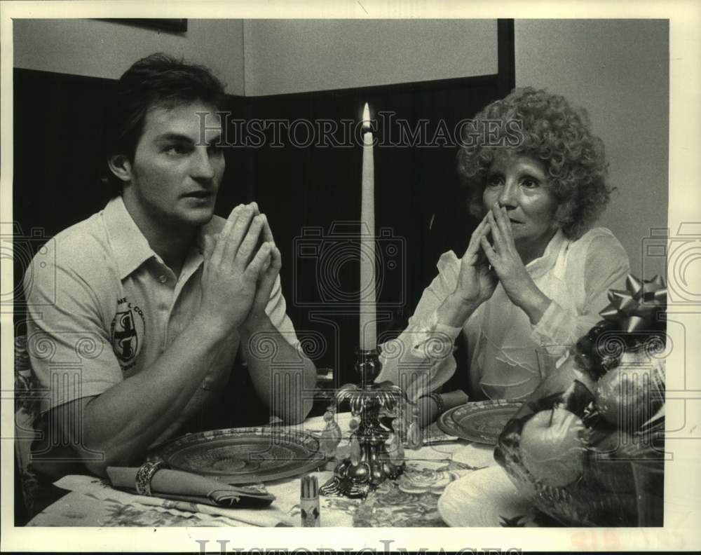 1983 Mark & Vera O'Connor pray before meal in Colonie, New York - Historic Images