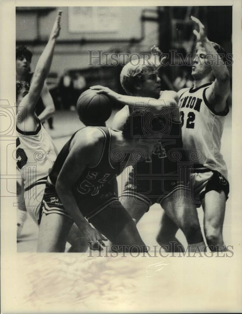 Press Photo Union College basketball game action in New York - Historic Images
