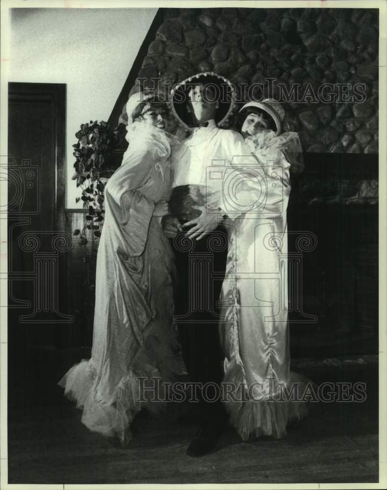 1982 Press Photo Cast of &quot;Irene&quot; poses at Mac Haydn Theatre, Chatham, New York- Historic Images