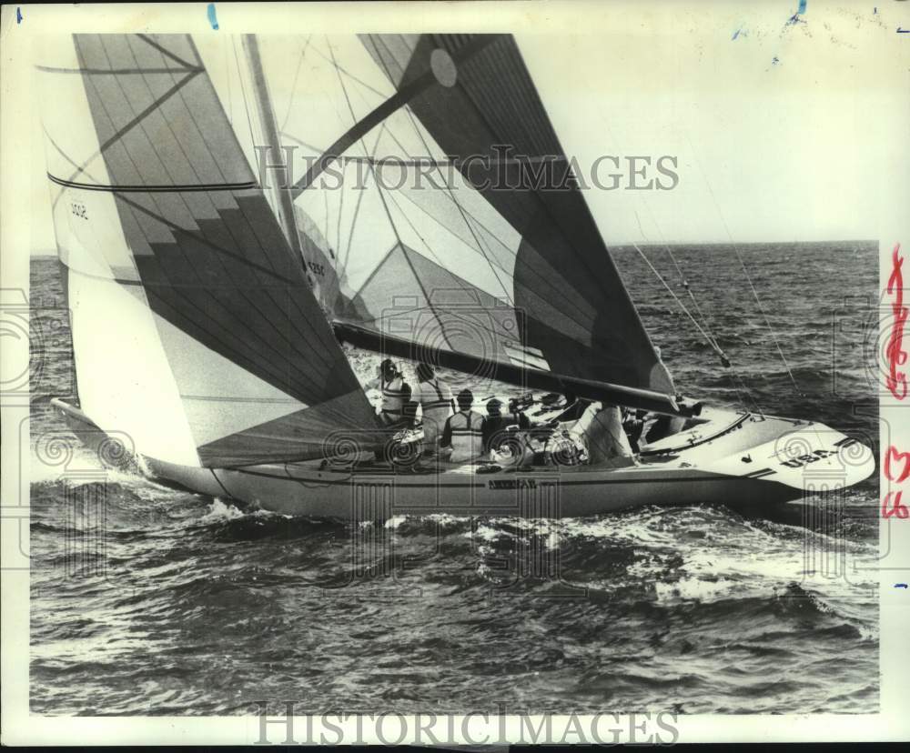 1983 Press Photo America II US-46 sailboat races off the coast of Newport, RI - Historic Images