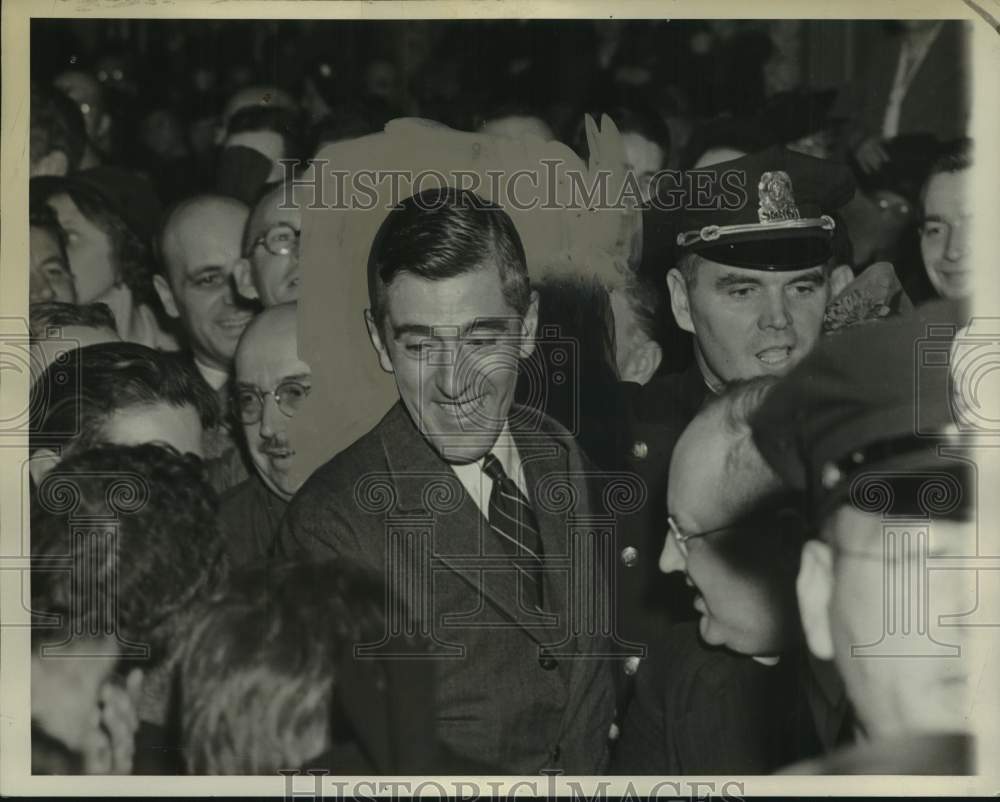 1938 Huge crowd surrounds Leverett Saltonstall at campaign offices - Historic Images
