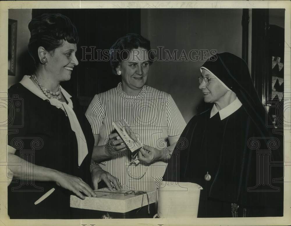 1967 Committee members plan card party at Albany, New York convent - Historic Images