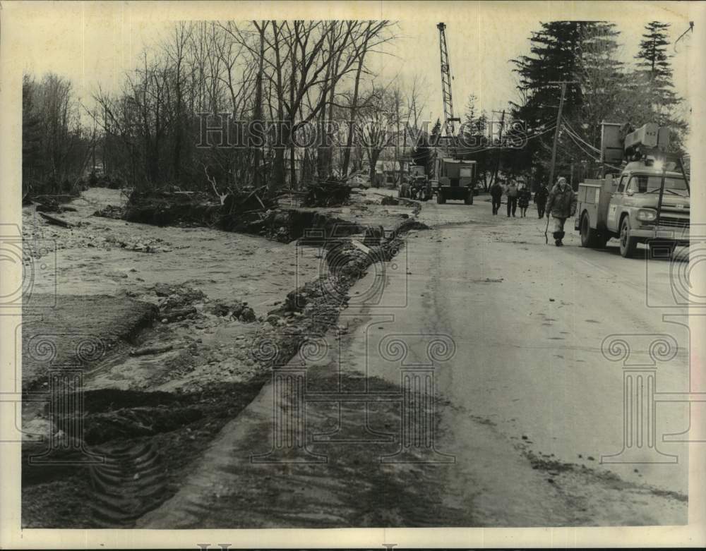 1968 Press Photo Crews work to clean up after flood in Lee, Massachusetts- Historic Images