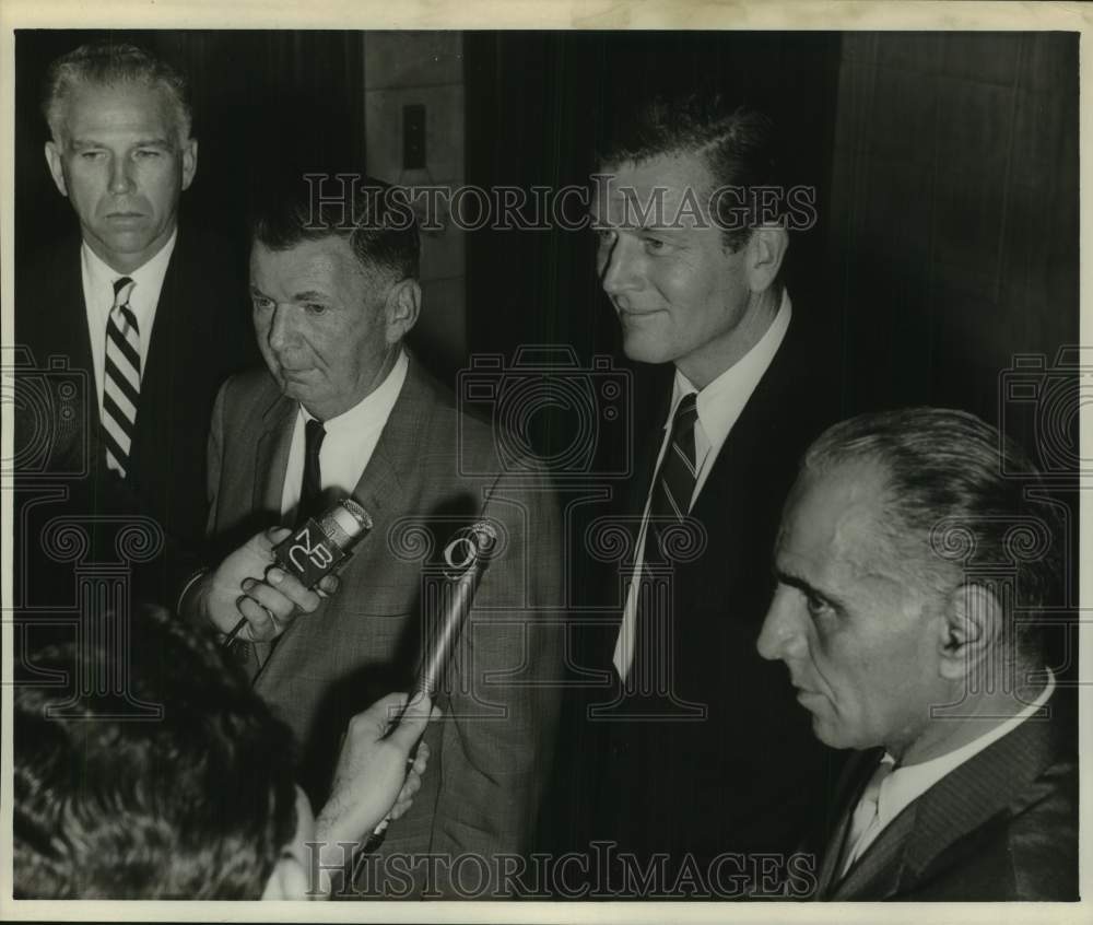 1966 Press Photo New York State Assemblymen answer questions from the press - Historic Images