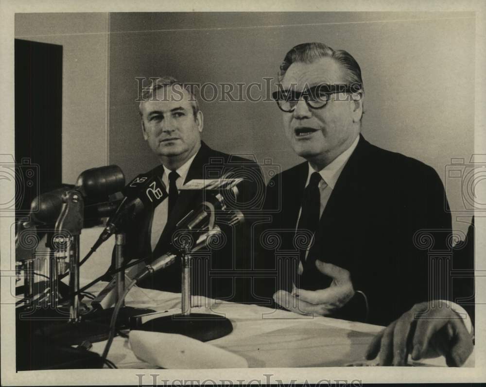 1969 Press Photo Charles T. Lanigan &amp; Nelson Rockefeller speak to New York press- Historic Images