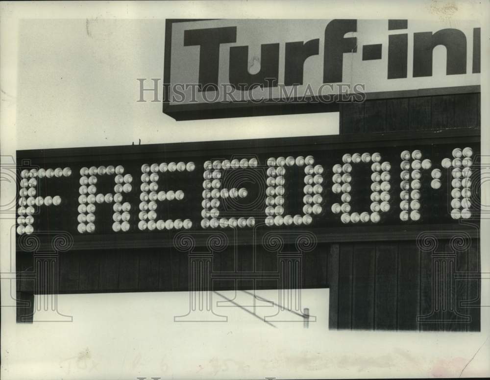 1981 Press Photo Turf Inn, Albany, New York celebrates Iranian hostage release- Historic Images