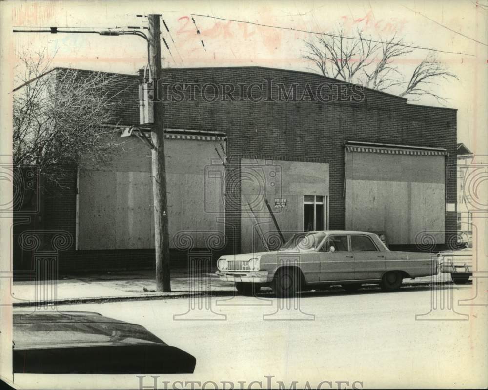 1971 Former A&amp;P Grocery on Broadway in Rensselaer, New York - Historic Images