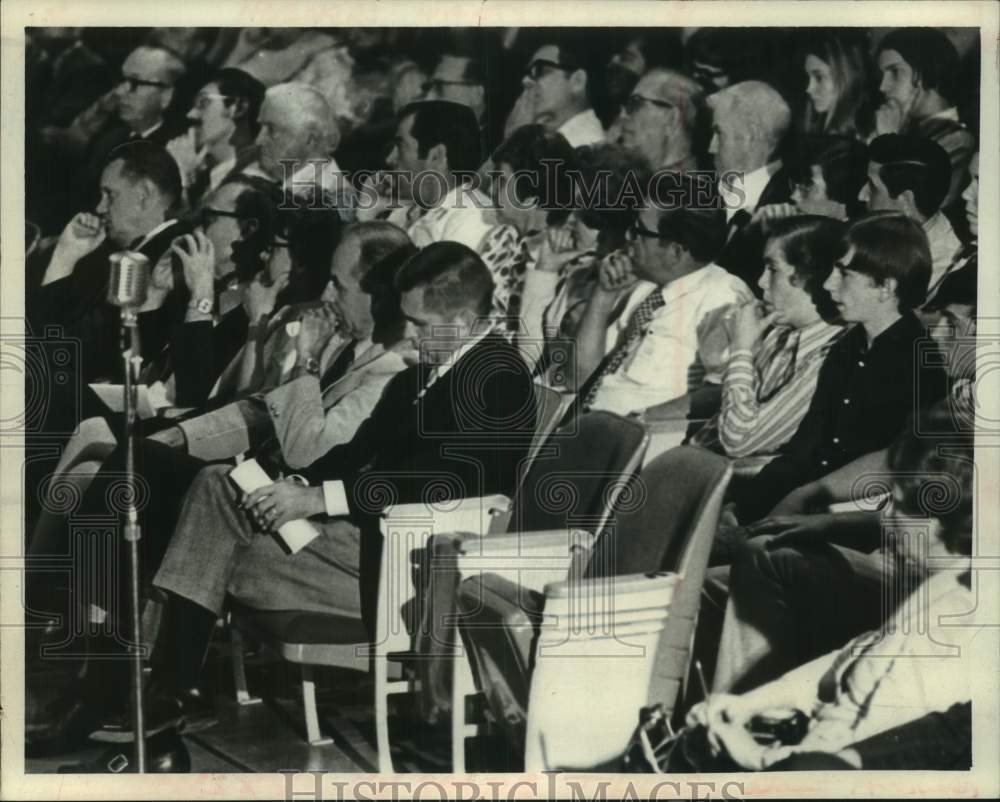 1972 Press Photo Community meeting discusses Route 7 plans in New York - Historic Images