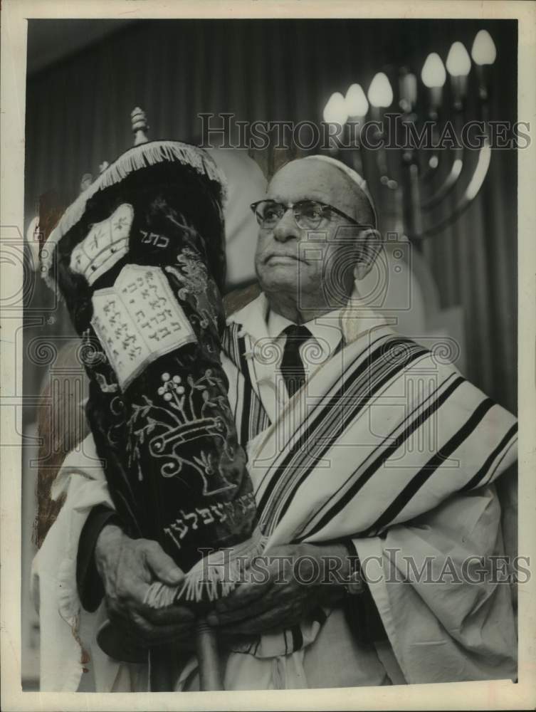 1961 Morris Rosenblum with scroll at Albany, New York synagogue - Historic Images